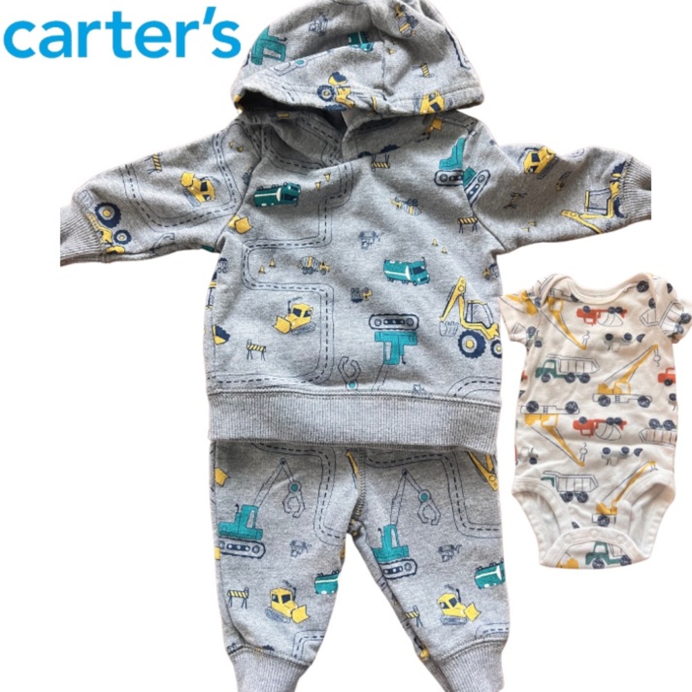 CARTERS 3 PIECE TRACTOR SET: HOODIE, ONSIE AND JOGGER. (0-3months)